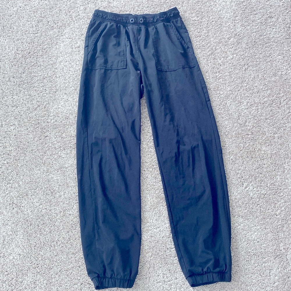 🖤💙ATHLETA JOGGERS💙🖤 Vey cute and comfy!! Matches with anything!!!